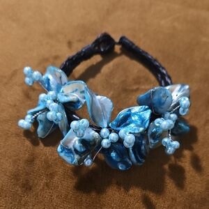EUC Blue Floral Bead Bracelet • 8 Inches